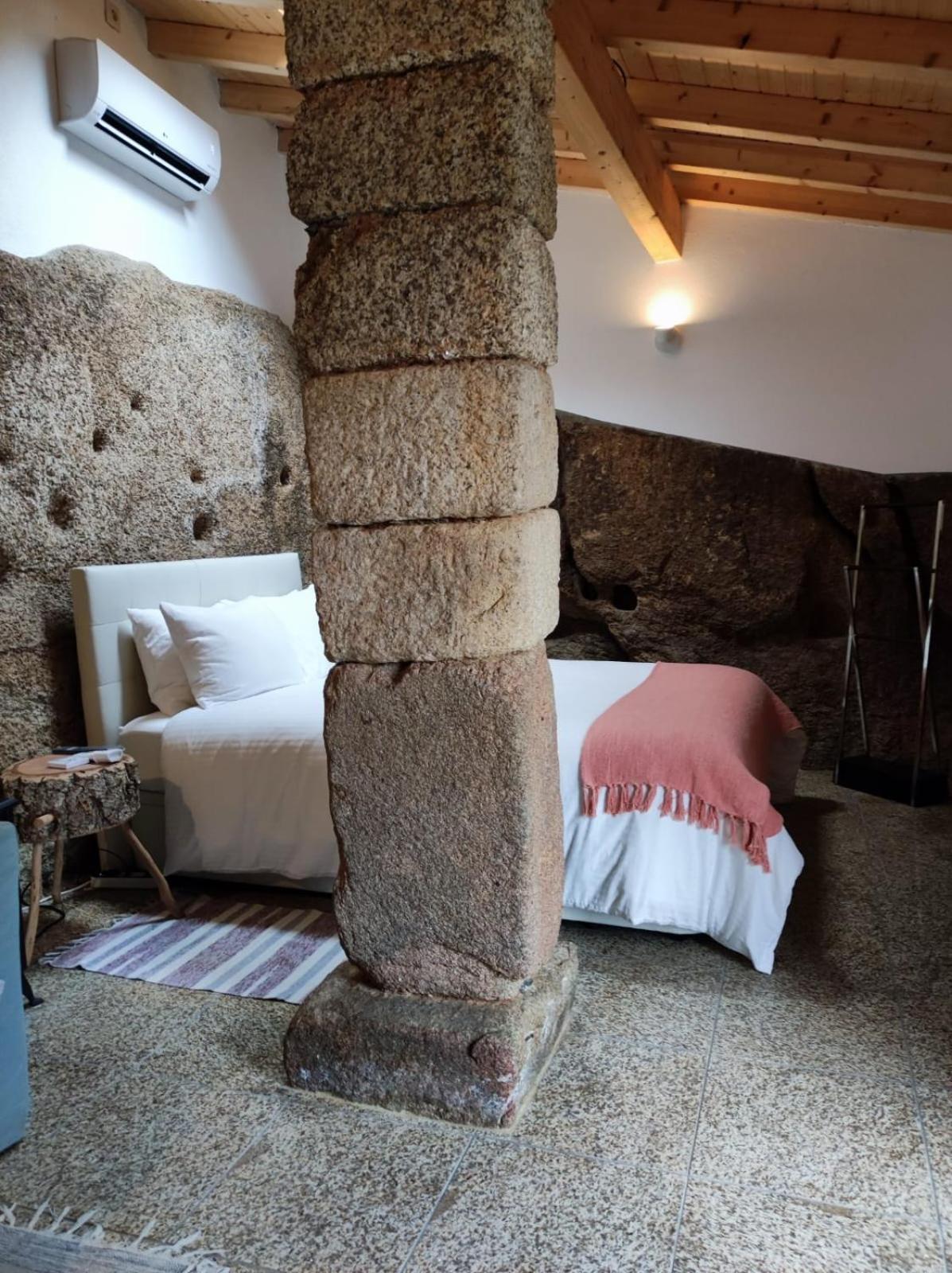 Casa Do Meio Em Quinta De Sao Pedro De Vir-A-Corca Monsanto Extérieur photo